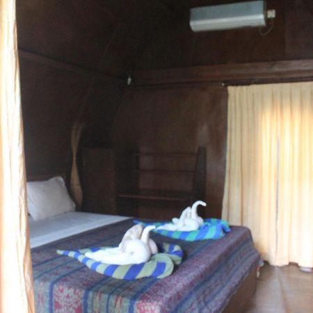 Coral Beach Pizza Cottages Gili Trawangan Extérieur photo