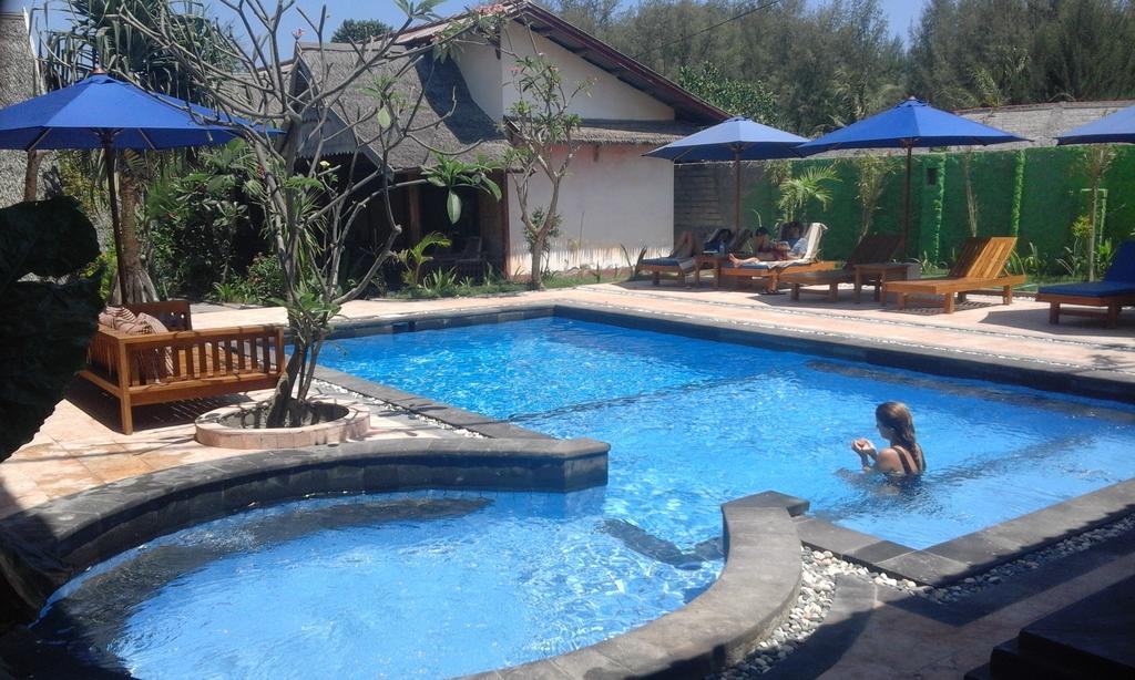 Coral Beach Pizza Cottages Gili Trawangan Extérieur photo