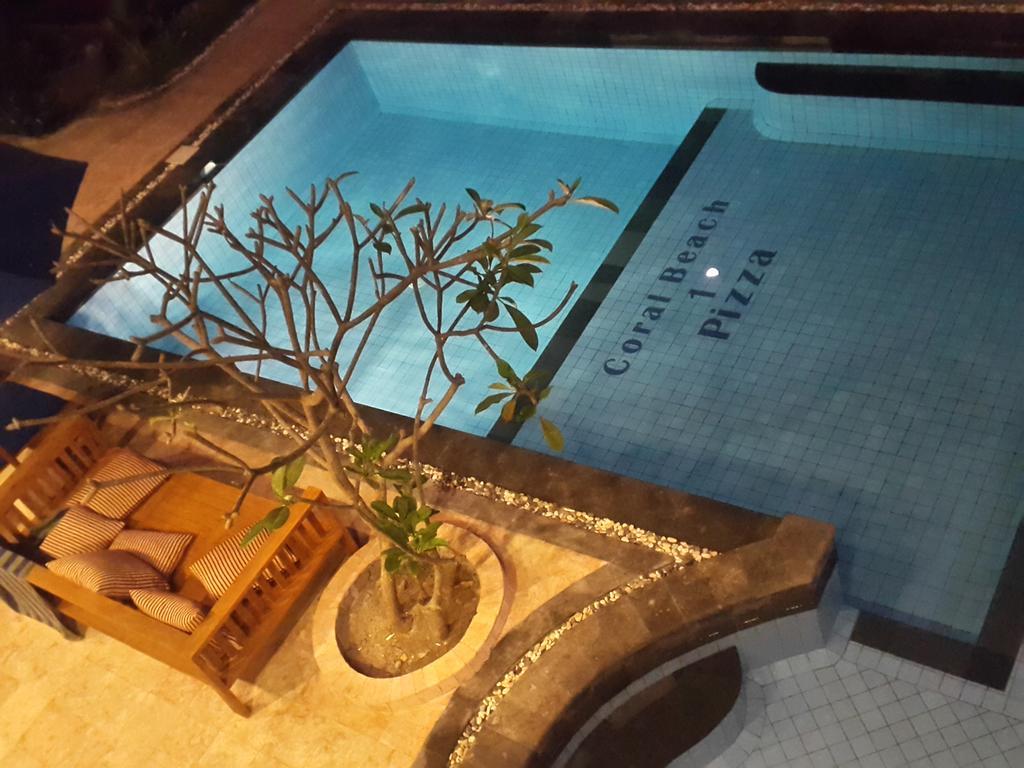 Coral Beach Pizza Cottages Gili Trawangan Extérieur photo