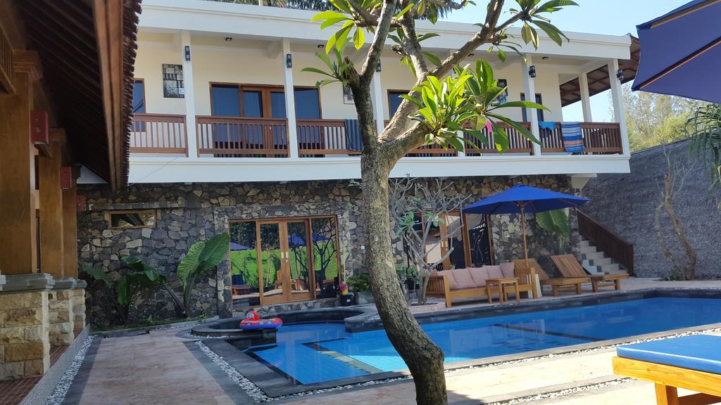 Coral Beach Pizza Cottages Gili Trawangan Extérieur photo