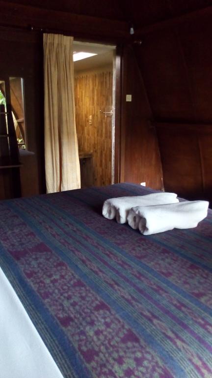 Coral Beach Pizza Cottages Gili Trawangan Extérieur photo