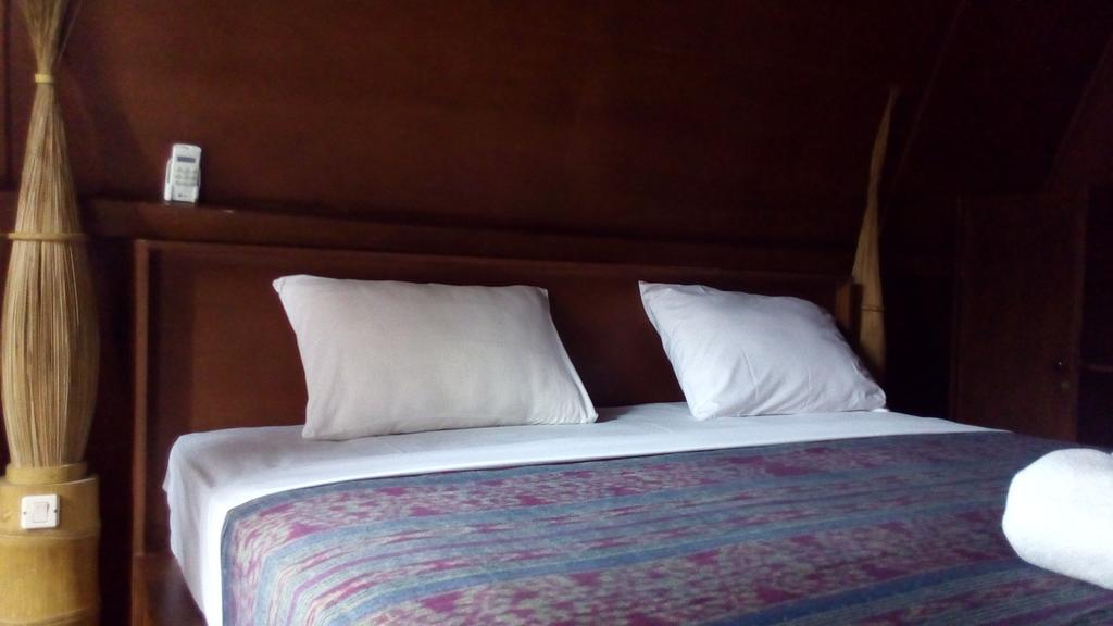 Coral Beach Pizza Cottages Gili Trawangan Extérieur photo
