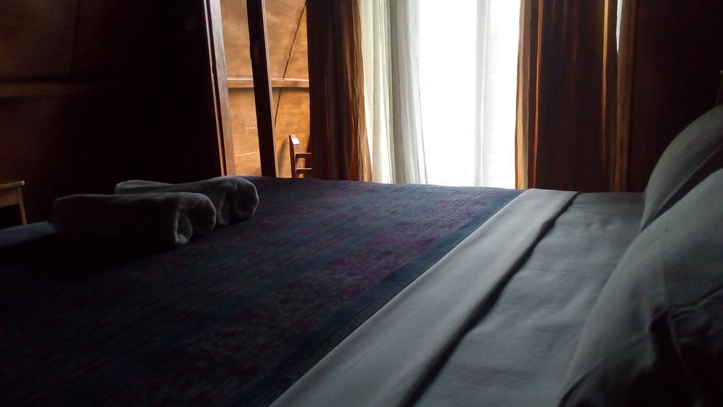 Coral Beach Pizza Cottages Gili Trawangan Extérieur photo