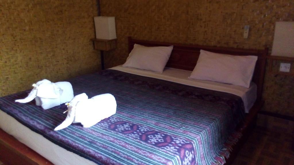 Coral Beach Pizza Cottages Gili Trawangan Extérieur photo