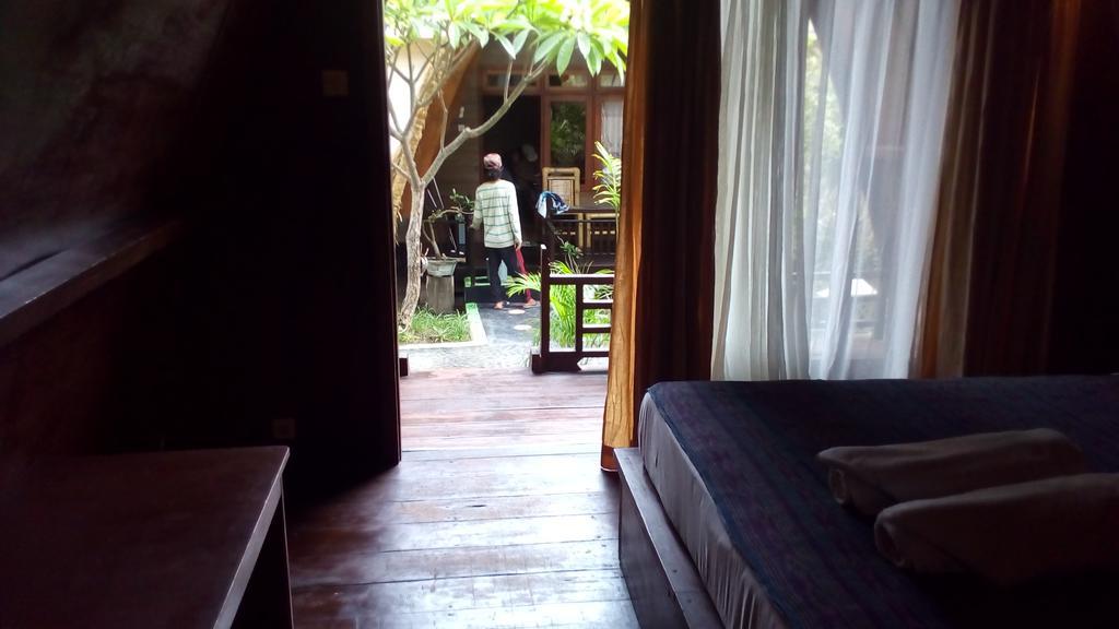 Coral Beach Pizza Cottages Gili Trawangan Extérieur photo