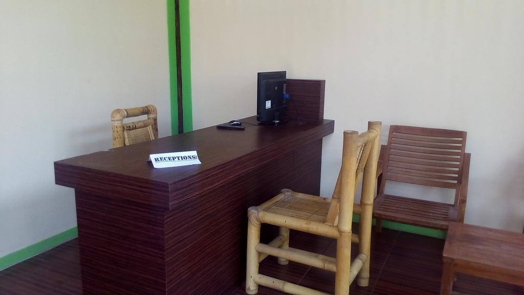 Coral Beach Pizza Cottages Gili Trawangan Extérieur photo