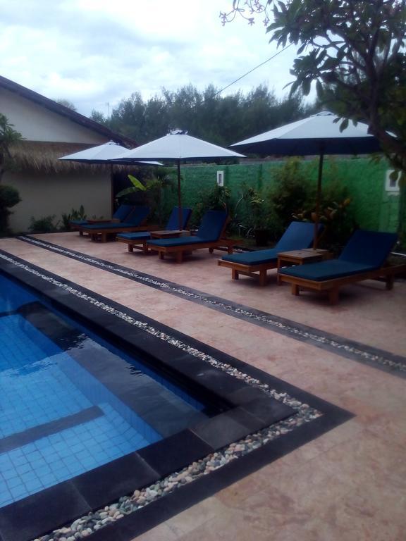 Coral Beach Pizza Cottages Gili Trawangan Extérieur photo
