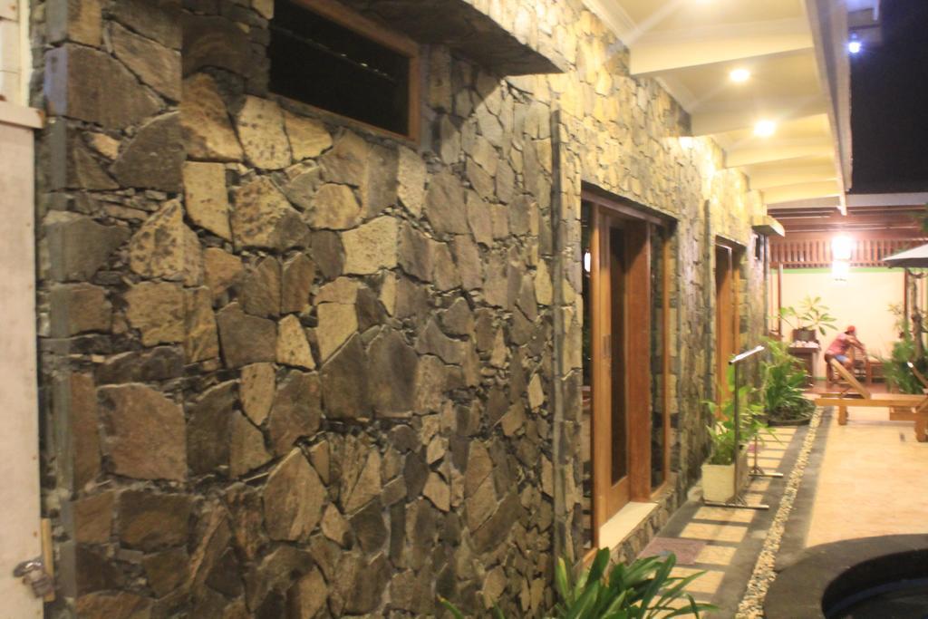 Coral Beach Pizza Cottages Gili Trawangan Extérieur photo