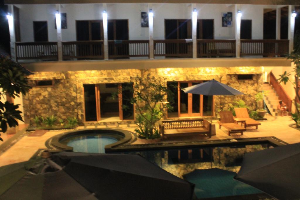 Coral Beach Pizza Cottages Gili Trawangan Extérieur photo