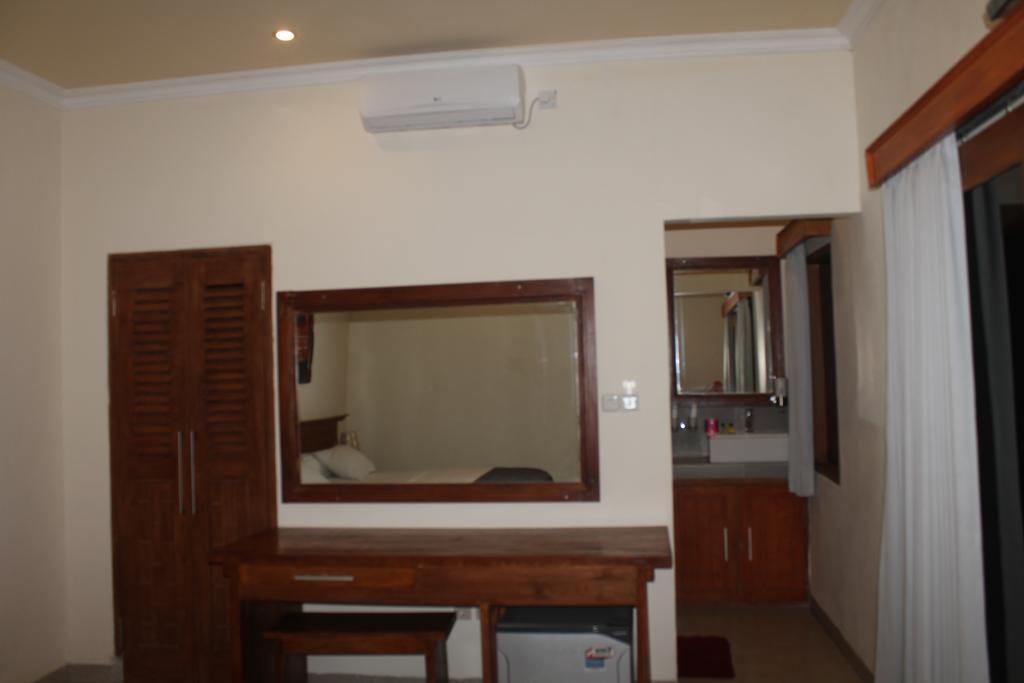 Coral Beach Pizza Cottages Gili Trawangan Extérieur photo