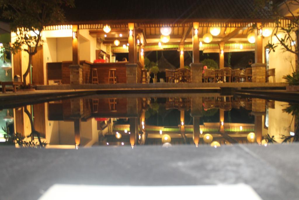 Coral Beach Pizza Cottages Gili Trawangan Extérieur photo