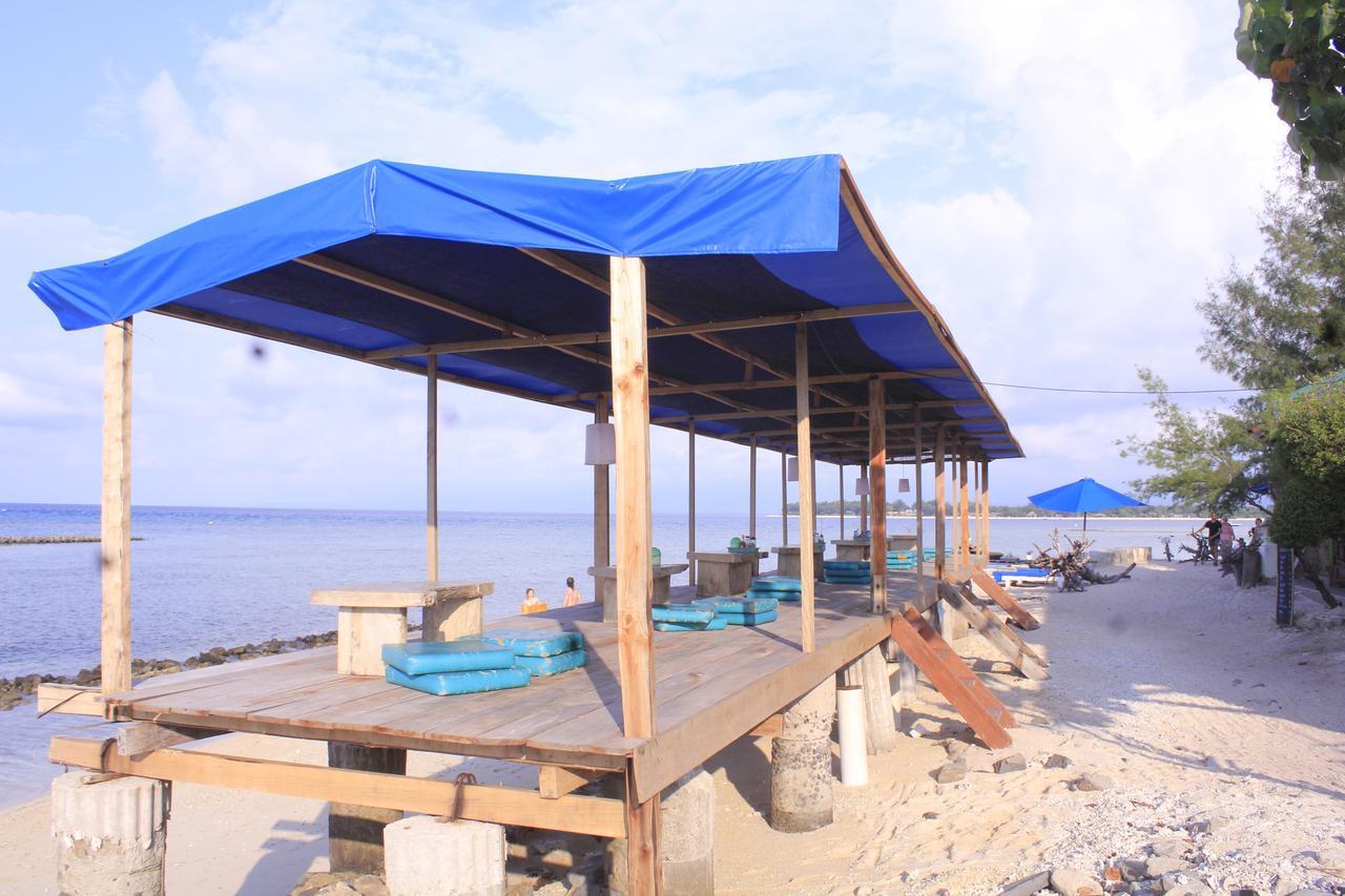 Coral Beach Pizza Cottages Gili Trawangan Extérieur photo