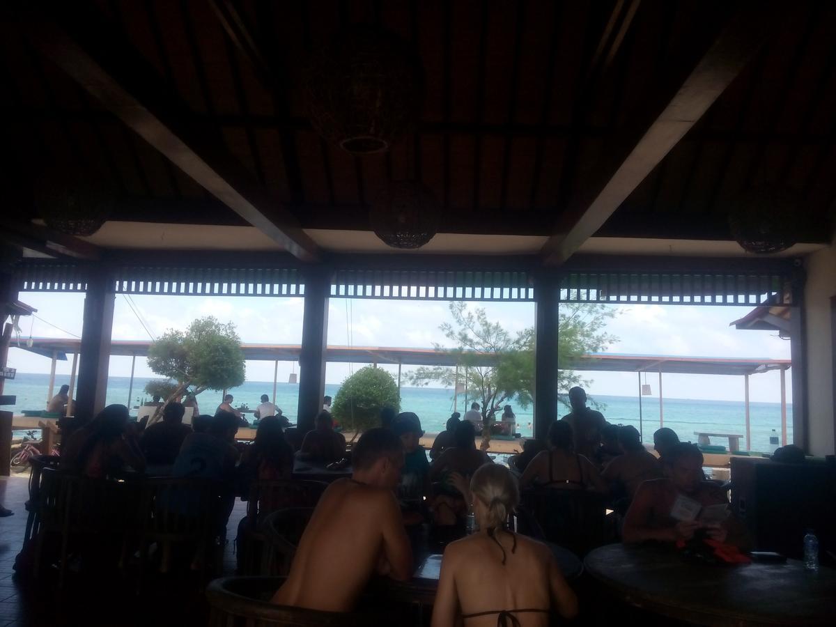 Coral Beach Pizza Cottages Gili Trawangan Extérieur photo
